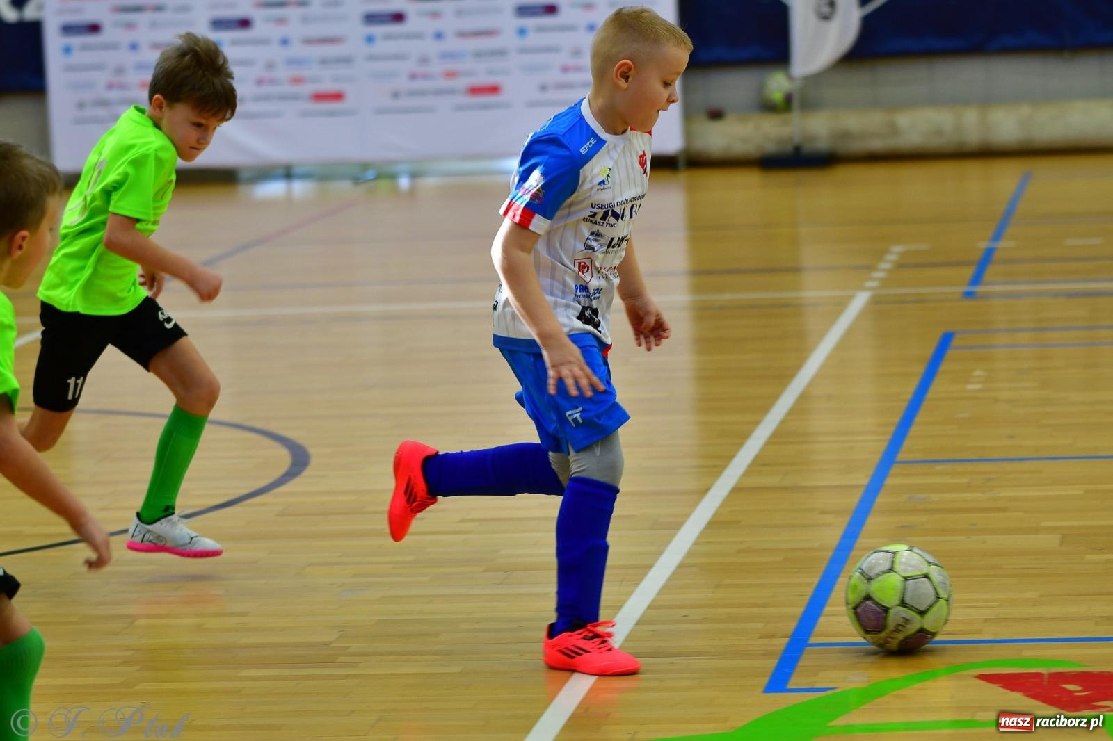 Zdjęcie w galerii na portalu naszraciborz.pl: Piłkarska rywalizacja rocznika 2016. Kolejny turniej fundacji Junior Trening [FOTO] wiadomości z regionu