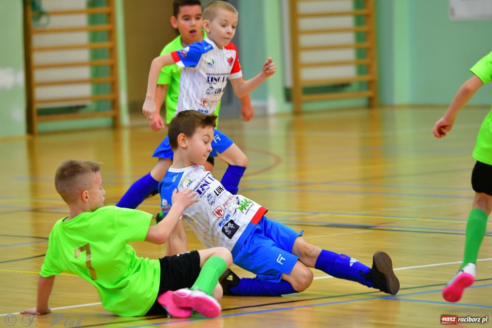 Zdjęcie w galerii na portalu naszraciborz.pl: Piłkarska rywalizacja rocznika 2016. Kolejny turniej fundacji Junior Trening [FOTO] wiadomości z regionu