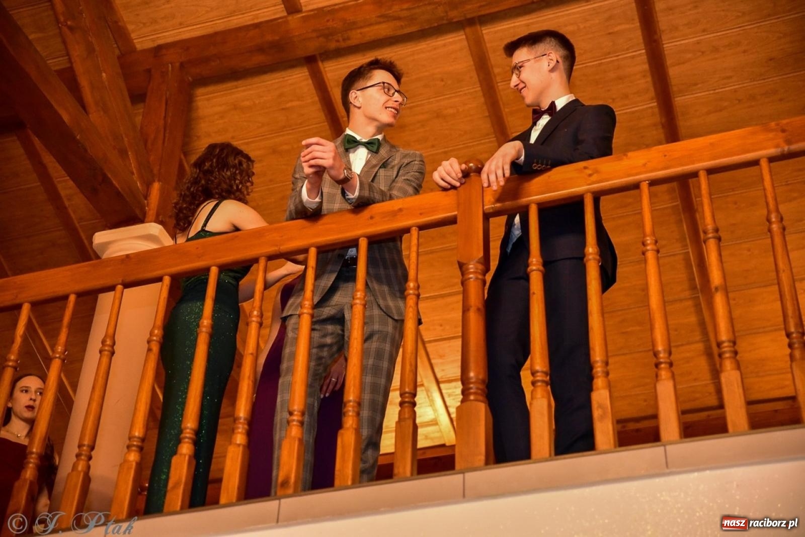 Zdjęcie w galerii na portalu naszraciborz.pl: Studniówka II LO w Raciborzu na bis: polonez, humor i tradycja [FOTO] wiadomości z regionu