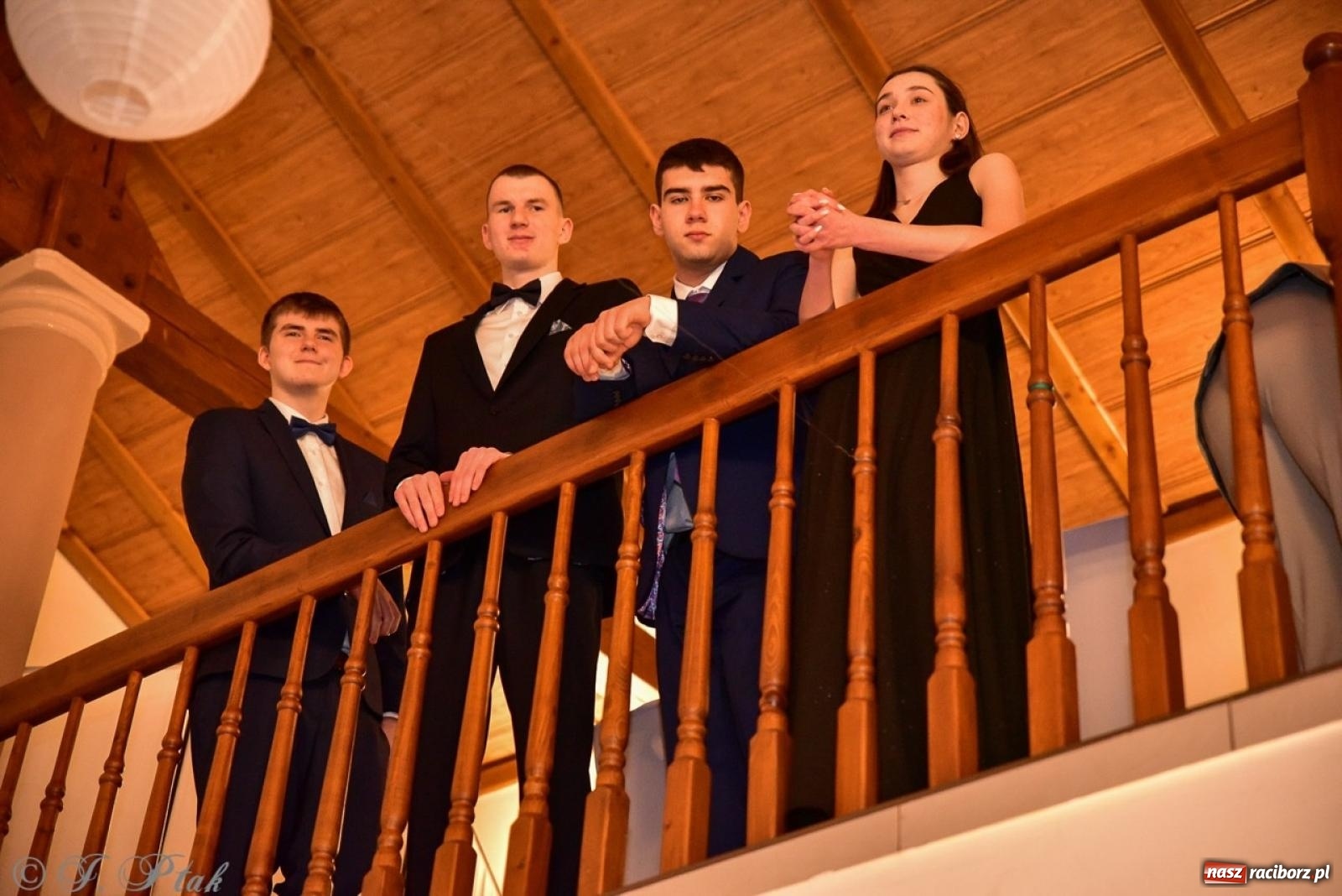 Zdjęcie w galerii na portalu naszraciborz.pl: Studniówka II LO w Raciborzu na bis: polonez, humor i tradycja [FOTO] wiadomości z regionu