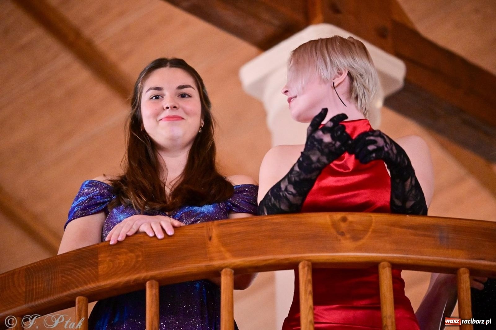 Zdjęcie w galerii na portalu naszraciborz.pl: Studniówka II LO w Raciborzu na bis: polonez, humor i tradycja [FOTO] wiadomości z regionu