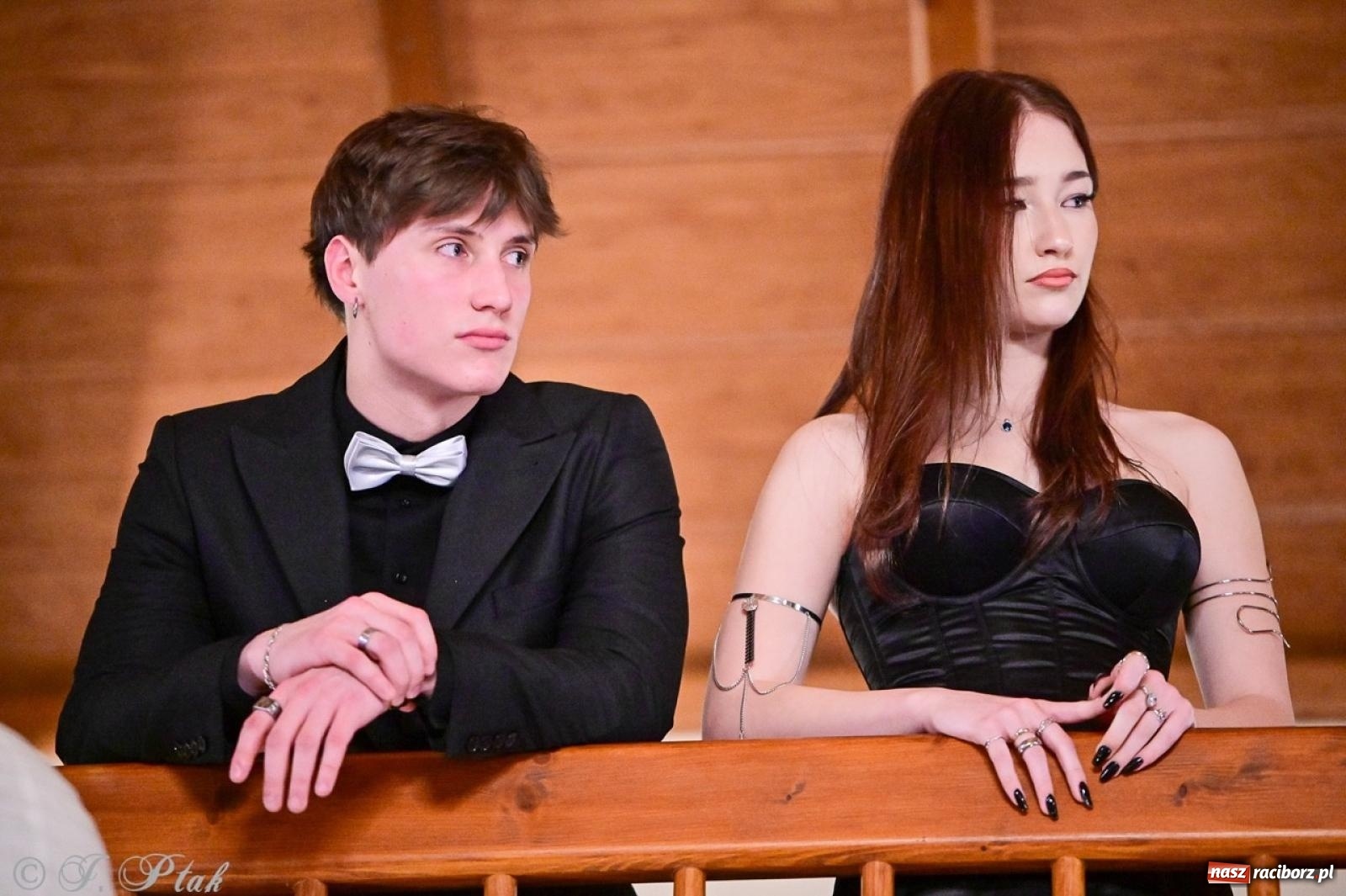 Zdjęcie w galerii na portalu naszraciborz.pl: Studniówka II LO w Raciborzu na bis: polonez, humor i tradycja [FOTO] wiadomości z regionu