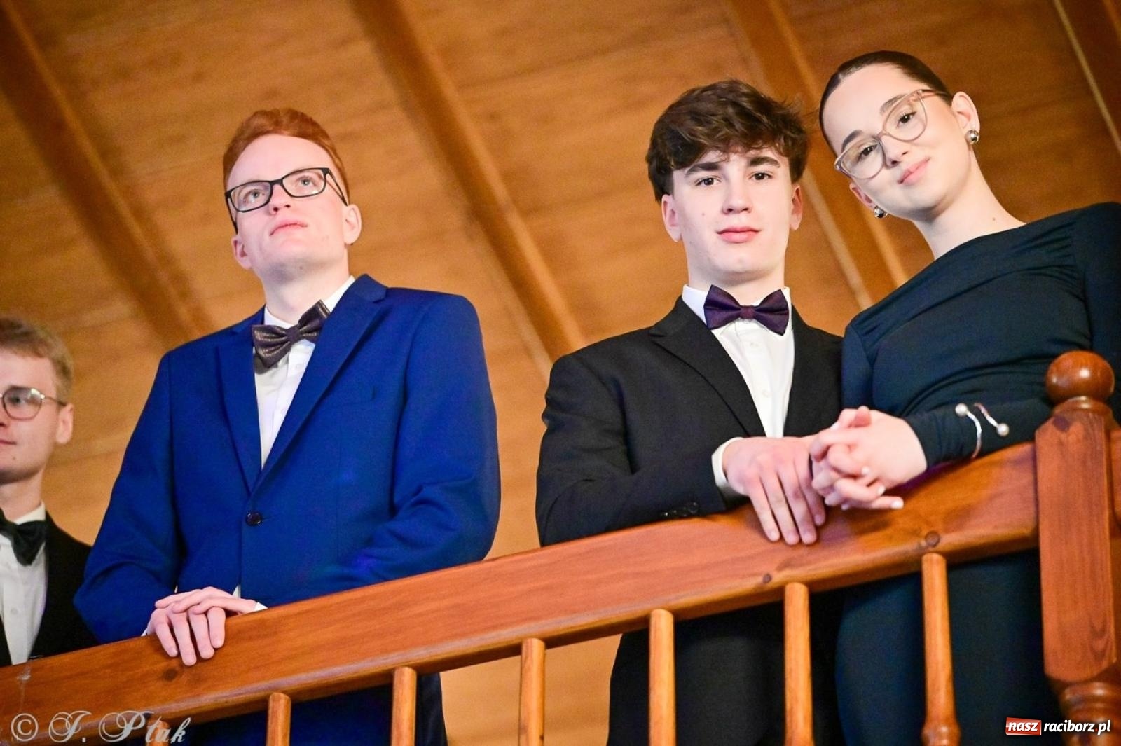 Zdjęcie w galerii na portalu naszraciborz.pl: Studniówka II LO w Raciborzu na bis: polonez, humor i tradycja [FOTO] wiadomości z regionu