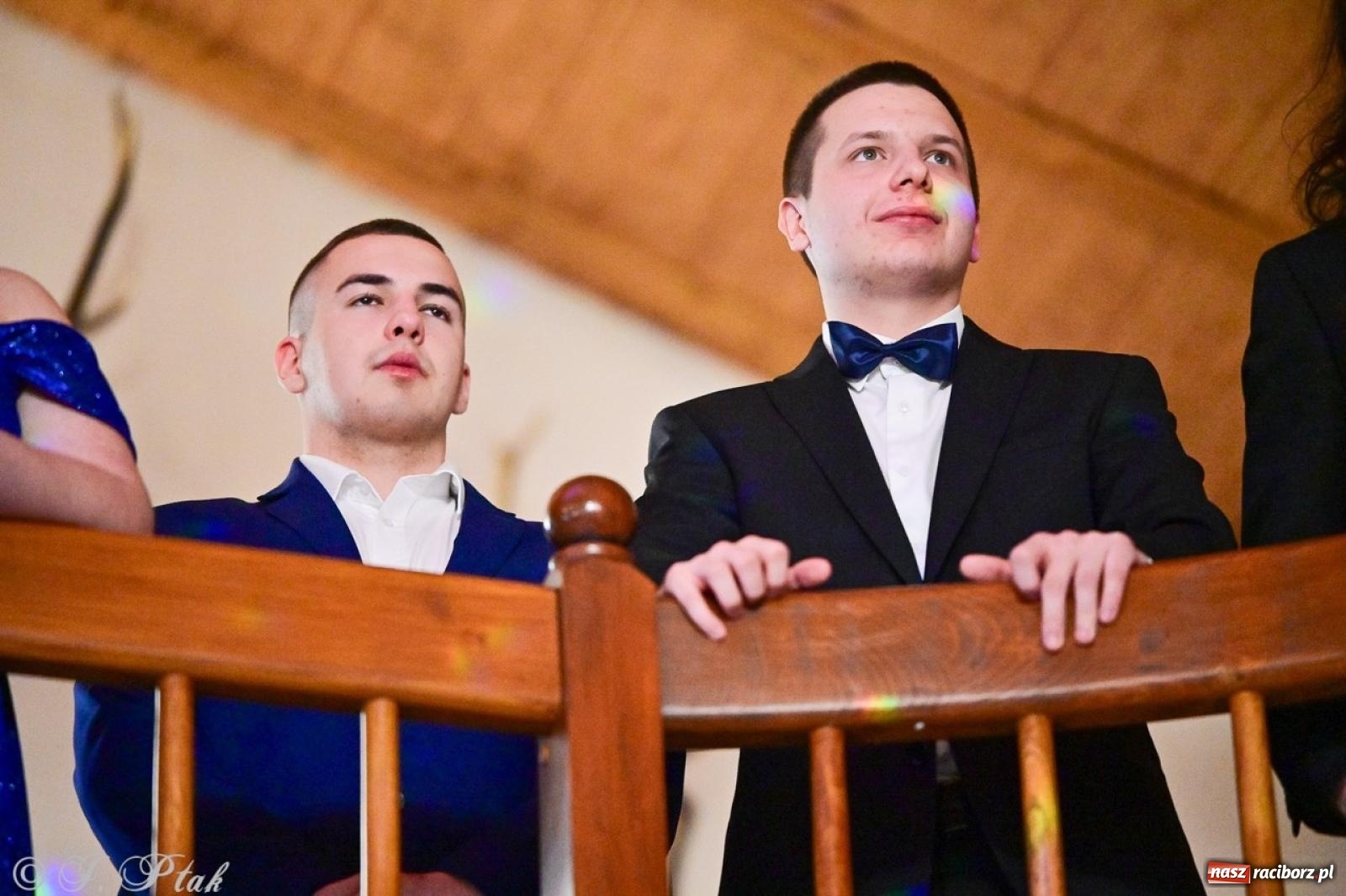 Zdjęcie w galerii na portalu naszraciborz.pl: Studniówka II LO w Raciborzu na bis: polonez, humor i tradycja [FOTO] wiadomości z regionu