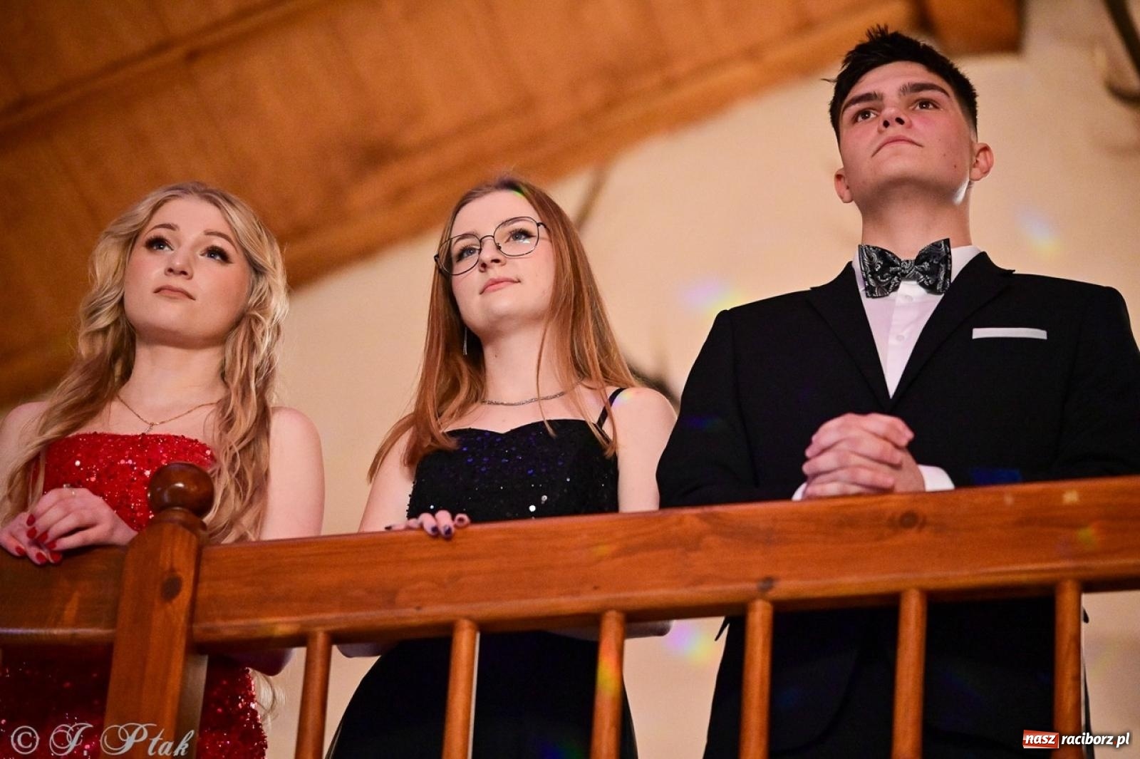 Zdjęcie w galerii na portalu naszraciborz.pl: Studniówka II LO w Raciborzu na bis: polonez, humor i tradycja [FOTO] wiadomości z regionu