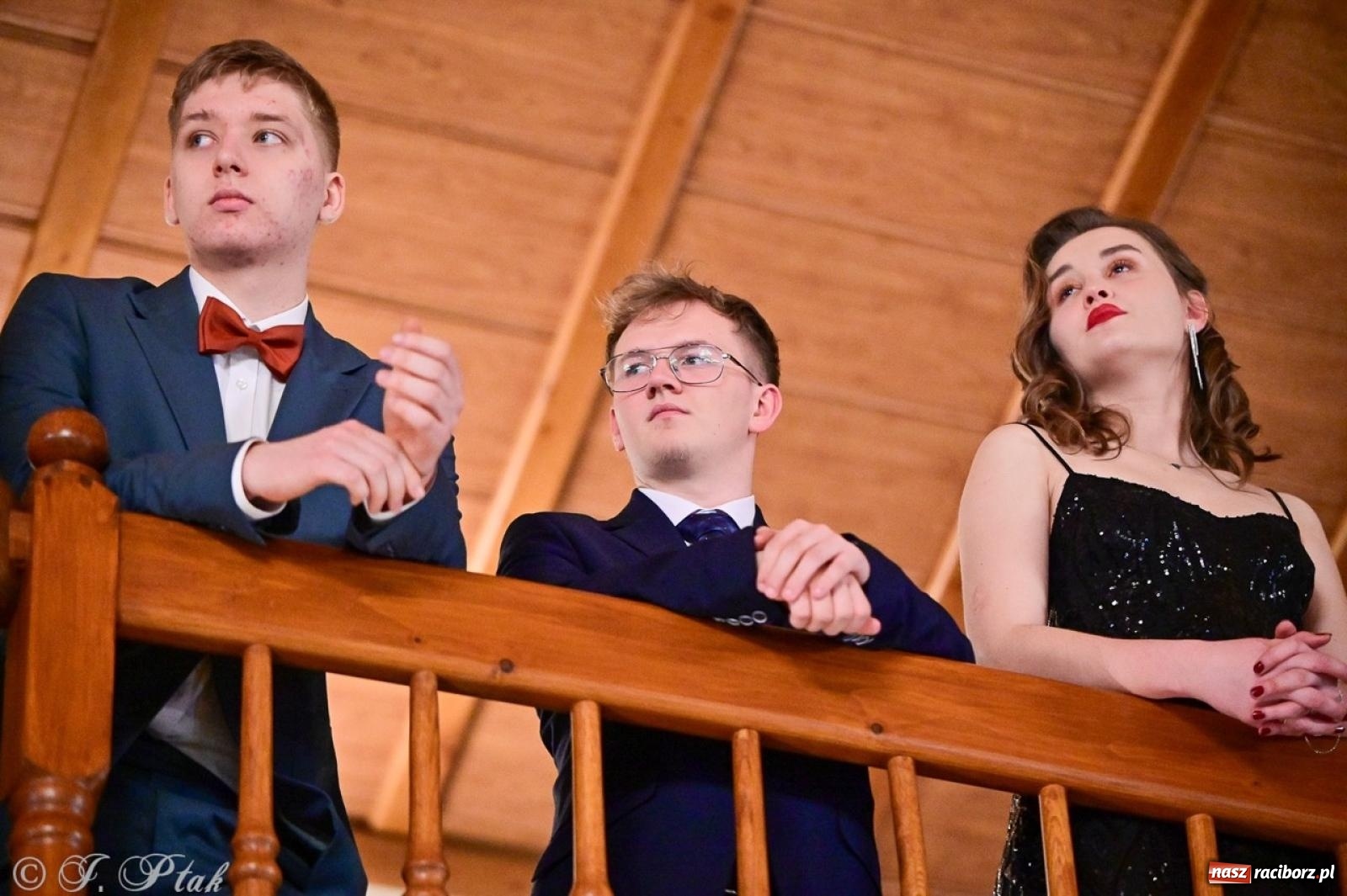 Zdjęcie w galerii na portalu naszraciborz.pl: Studniówka II LO w Raciborzu na bis: polonez, humor i tradycja [FOTO] wiadomości z regionu