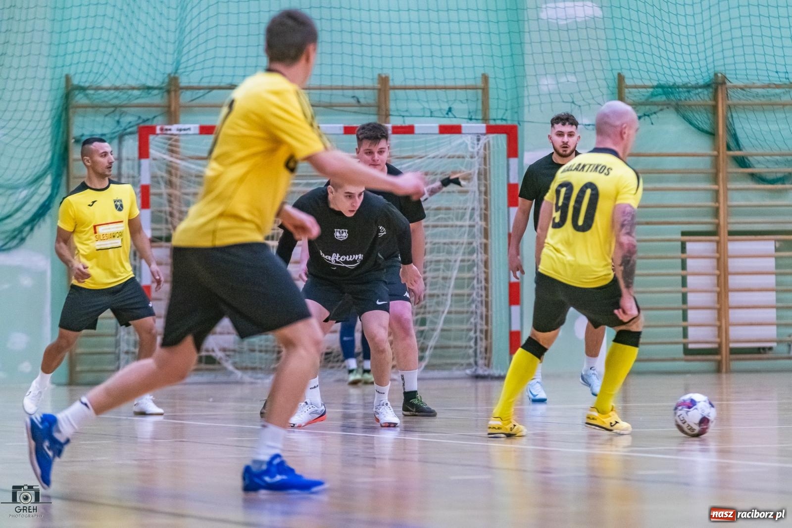 Zdjęcie w galerii na portalu naszraciborz.pl: Futsal. Galaktyczni sprzątnęli Bałagan [FOTO] wiadomości z regionu