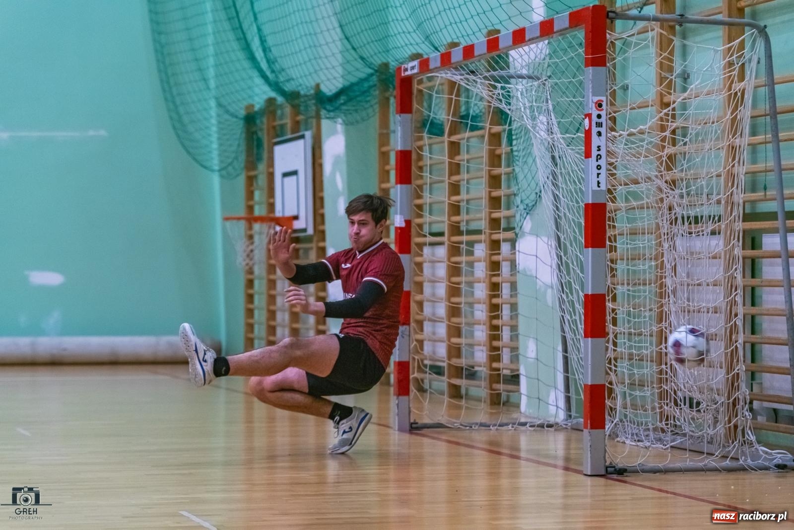 Zdjęcie w galerii na portalu naszraciborz.pl: Futsal. Galaktyczni sprzątnęli Bałagan [FOTO] wiadomości z regionu