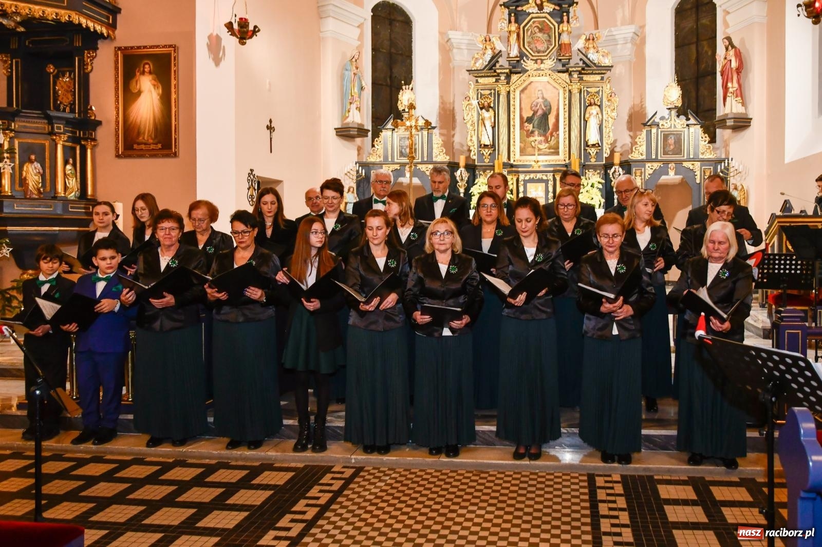Zdjęcie w galerii na portalu naszraciborz.pl: Kolędowanie w Brzeziu – koncert pełen wzruszeń i radości [FOTO i WIDEO] wiadomości z regionu