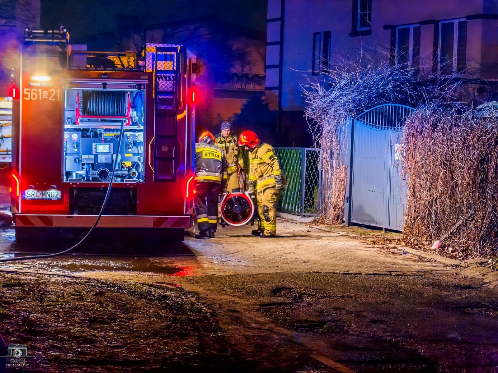 Zdjęcie w galerii na portalu naszraciborz.pl: Łuna ognia na Pomnikowej. Spłonęły trzy kontenery [FOTO] wiadomości z regionu