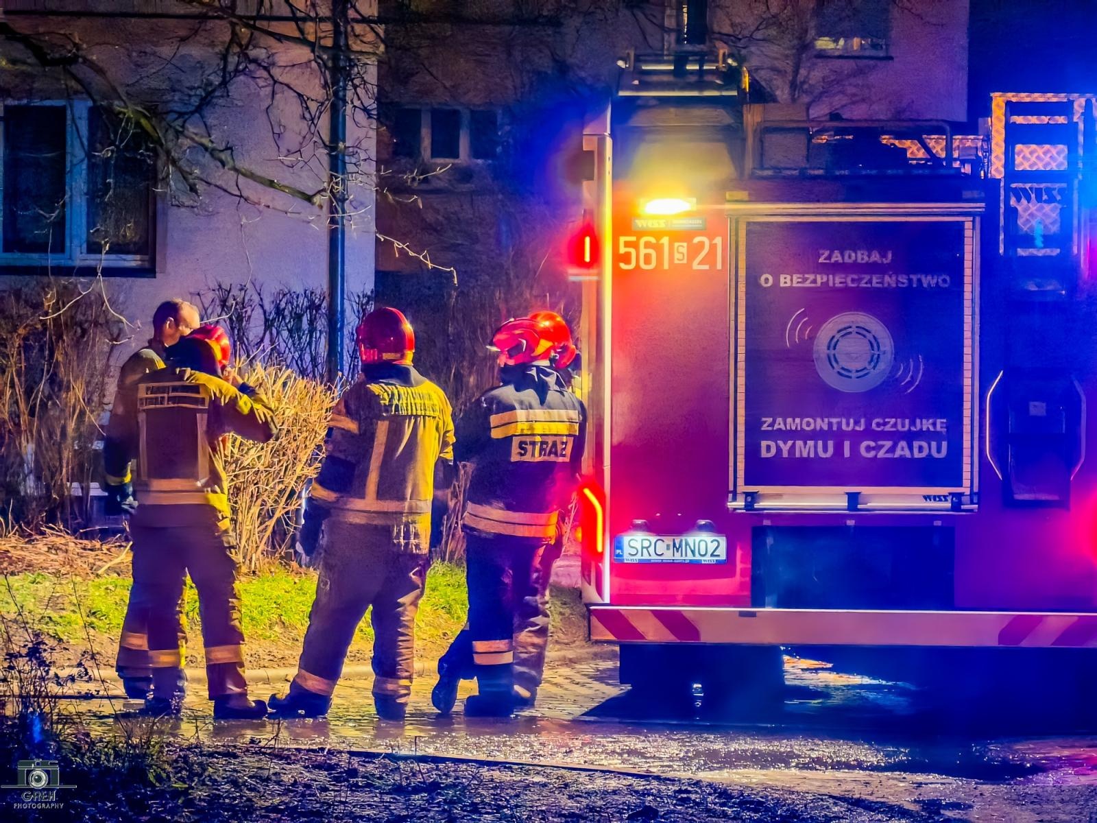 Zdjęcie w galerii na portalu naszraciborz.pl: Łuna ognia na Pomnikowej. Spłonęły trzy kontenery [FOTO] wiadomości z regionu