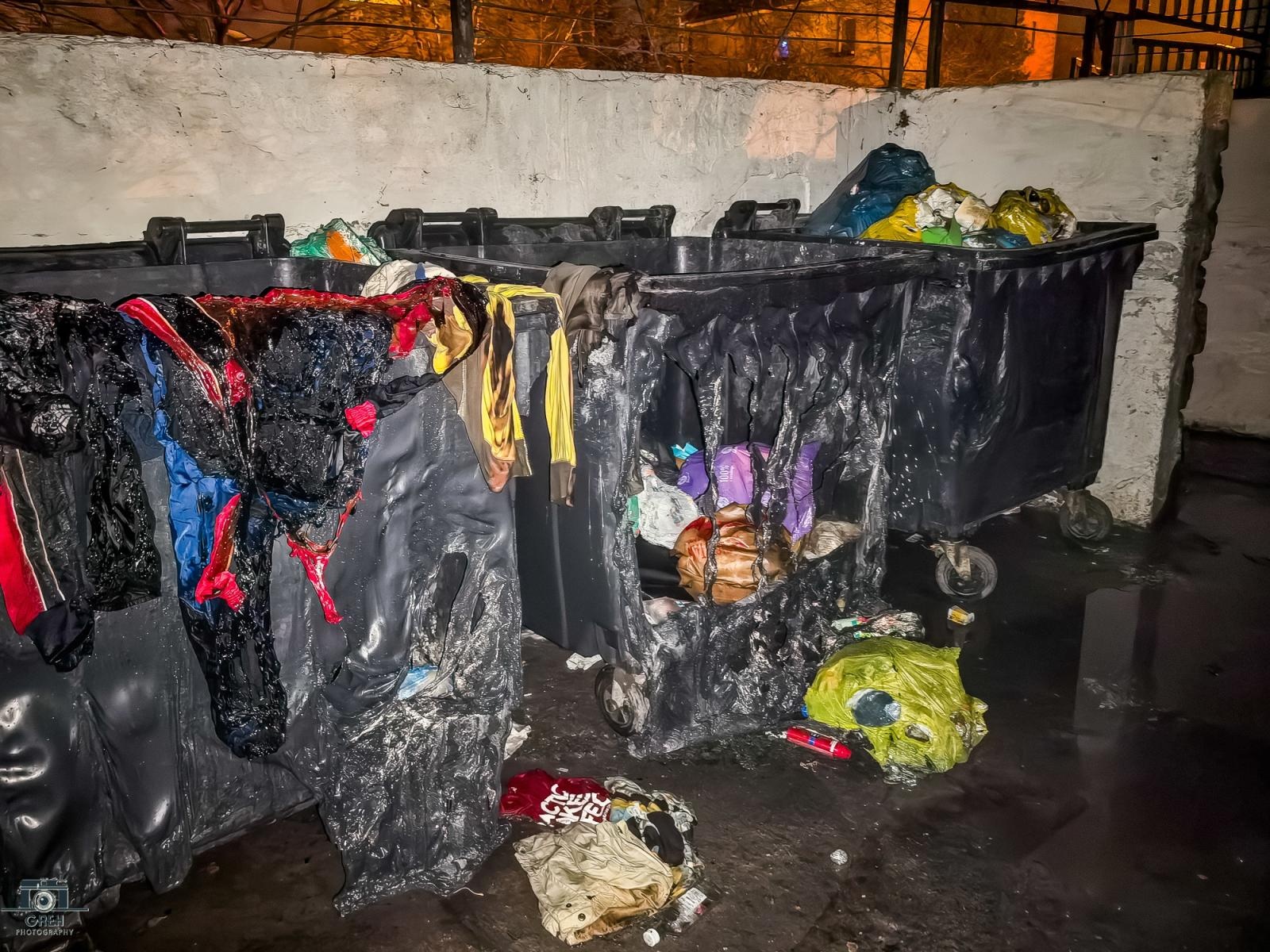 Zdjęcie w galerii na portalu naszraciborz.pl: Łuna ognia na Pomnikowej. Spłonęły trzy kontenery [FOTO] wiadomości z regionu