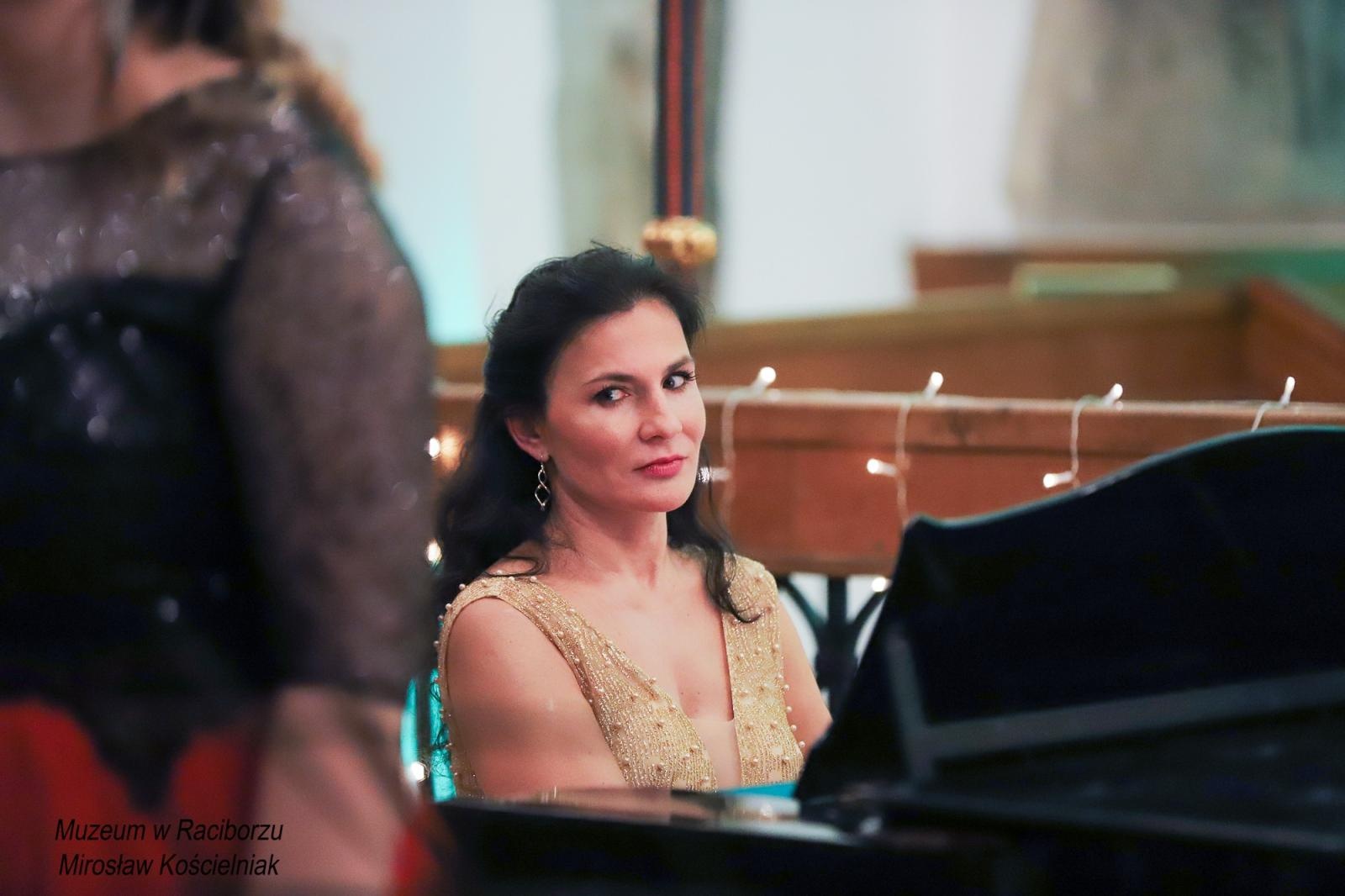 Zdjęcie w galerii na portalu naszraciborz.pl: Operetki czas zapełnił salę koncertową Muzeum wiadomości z regionu