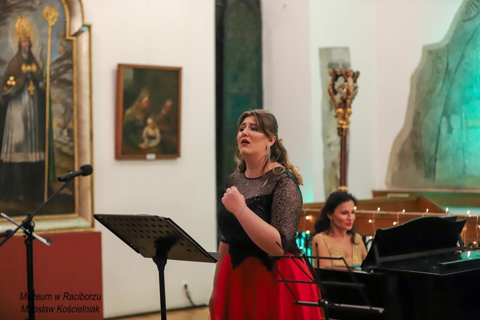 Zdjęcie w galerii na portalu naszraciborz.pl: Operetki czas zapełnił salę koncertową Muzeum wiadomości z regionu