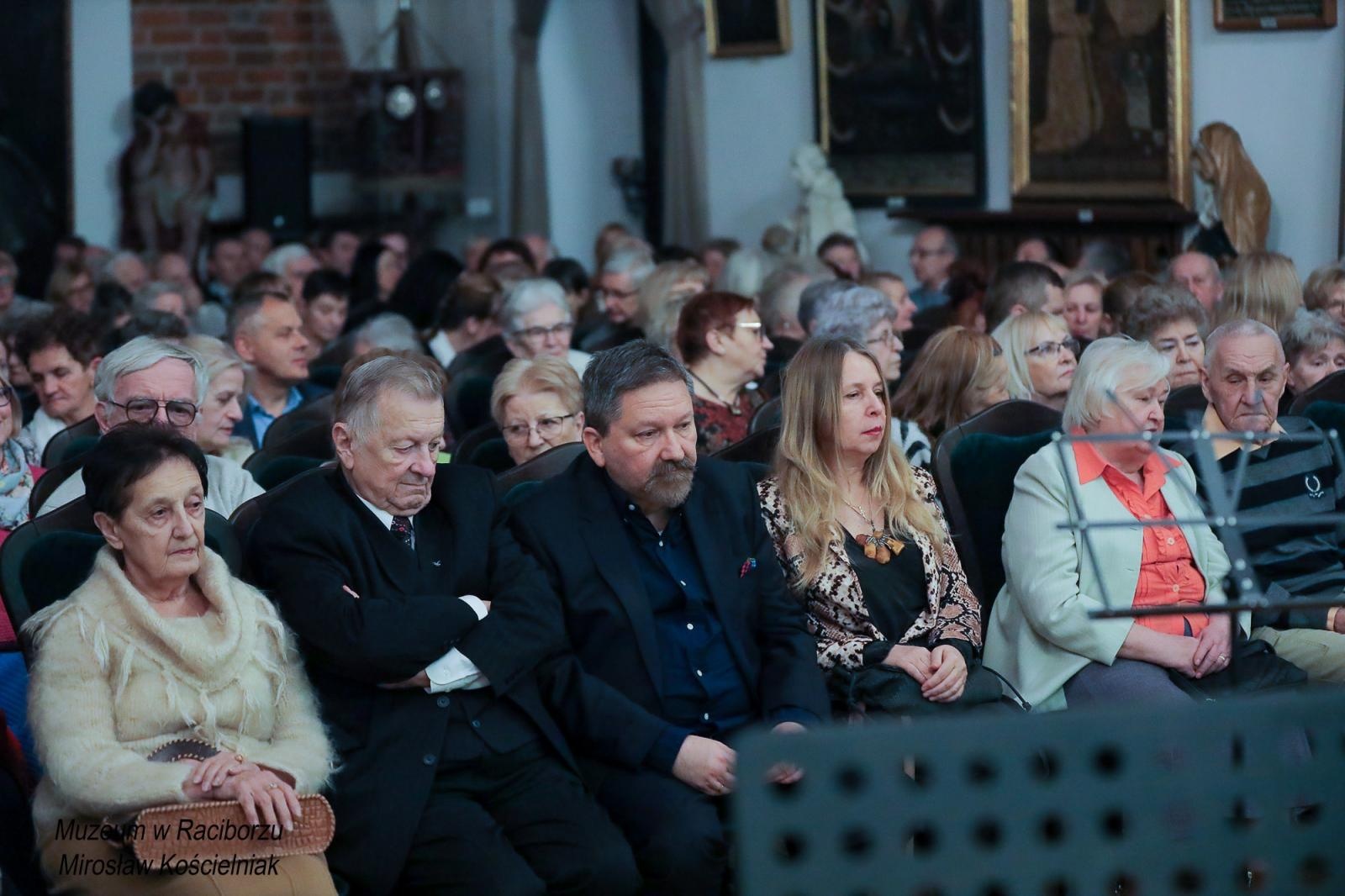 Zdjęcie w galerii na portalu naszraciborz.pl: Operetki czas zapełnił salę koncertową Muzeum wiadomości z regionu