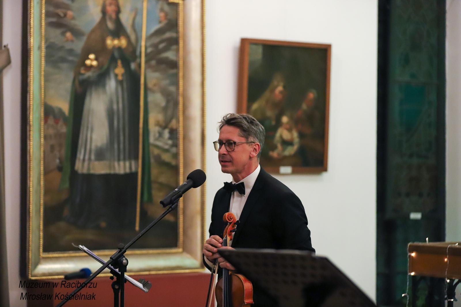 Zdjęcie w galerii na portalu naszraciborz.pl: Operetki czas zapełnił salę koncertową Muzeum wiadomości z regionu