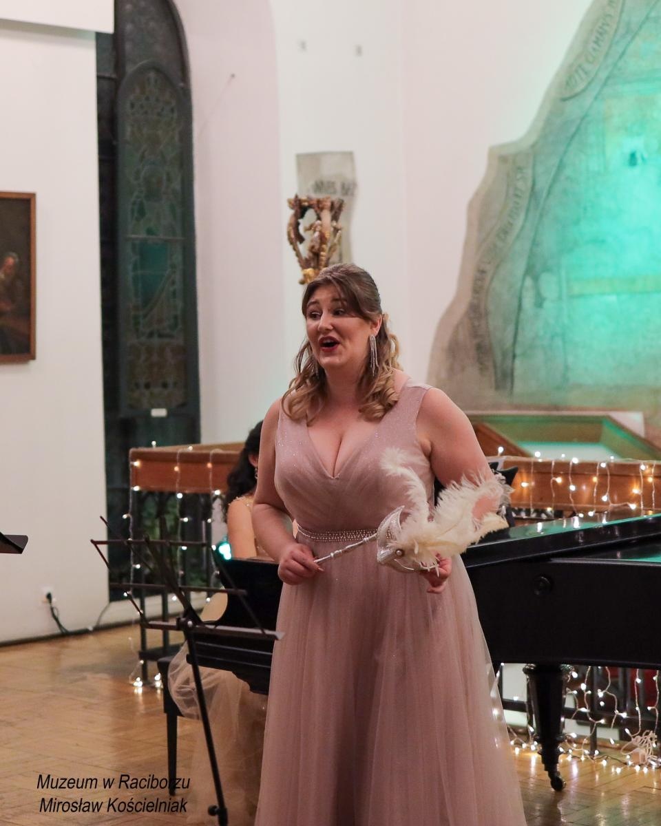 Zdjęcie w galerii na portalu naszraciborz.pl: Operetki czas zapełnił salę koncertową Muzeum wiadomości z regionu