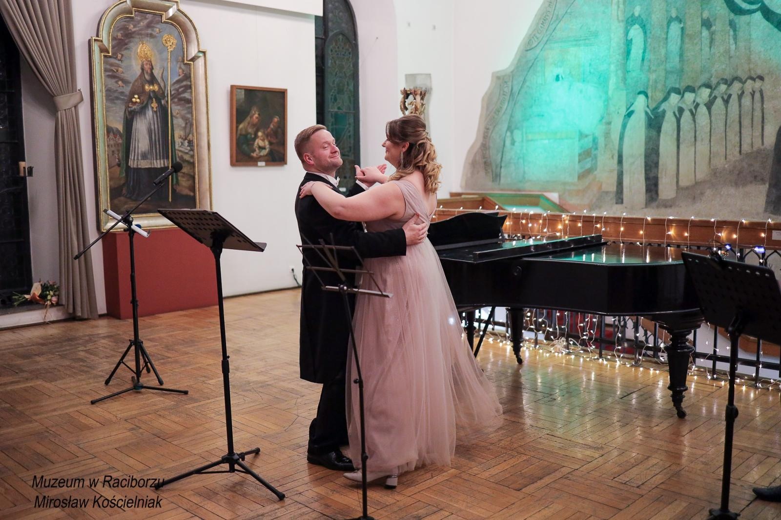 Zdjęcie w galerii na portalu naszraciborz.pl: Operetki czas zapełnił salę koncertową Muzeum wiadomości z regionu