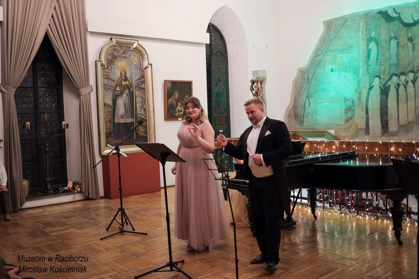 Zdjęcie w galerii na portalu naszraciborz.pl: Operetki czas zapełnił salę koncertową Muzeum wiadomości z regionu