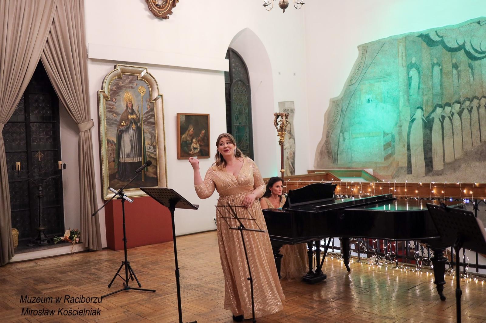 Zdjęcie w galerii na portalu naszraciborz.pl: Operetki czas zapełnił salę koncertową Muzeum wiadomości z regionu