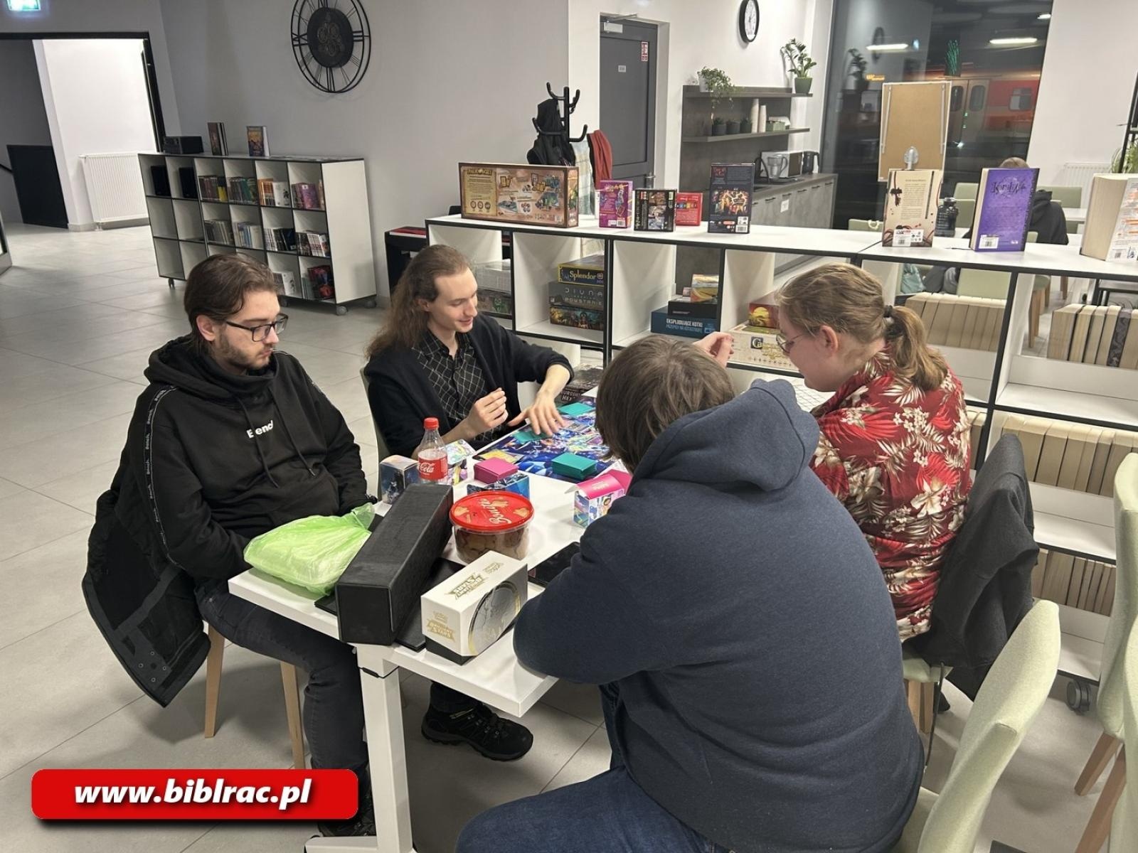 Zdjęcie w galerii na portalu naszraciborz.pl: Miłośnicy fantastyki spotkali się na Stacji Młodych wiadomości z regionu