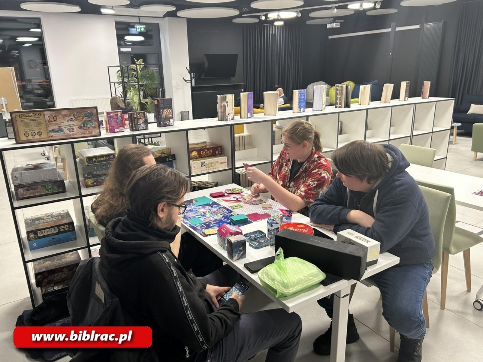 Zdjęcie w galerii na portalu naszraciborz.pl: Miłośnicy fantastyki spotkali się na Stacji Młodych wiadomości z regionu