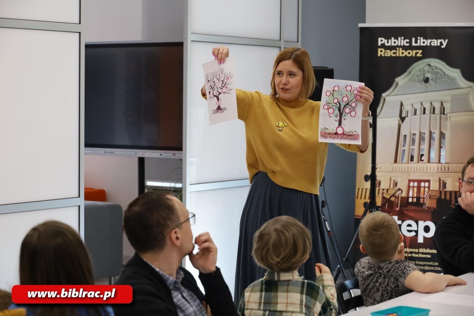 Zdjęcie w galerii na portalu naszraciborz.pl: Nie taka genealogia straszna, czyli sobotnie warsztaty w Klubie Ojca wiadomości z regionu