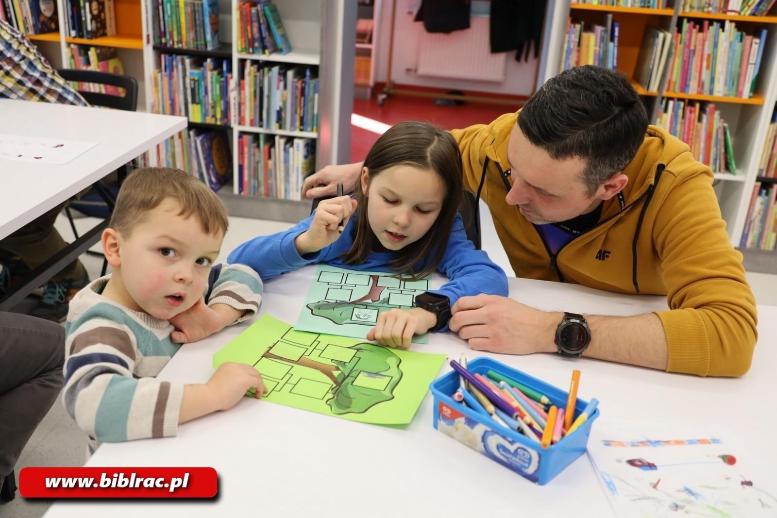 Zdjęcie w galerii na portalu naszraciborz.pl: Nie taka genealogia straszna, czyli sobotnie warsztaty w Klubie Ojca wiadomości z regionu