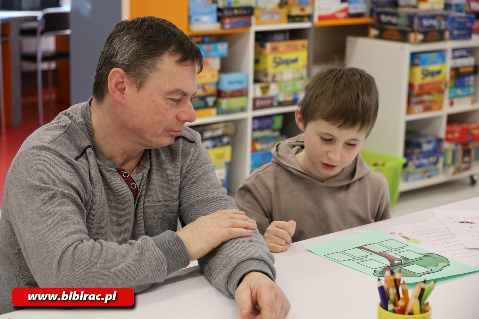 Zdjęcie w galerii na portalu naszraciborz.pl: Nie taka genealogia straszna, czyli sobotnie warsztaty w Klubie Ojca wiadomości z regionu