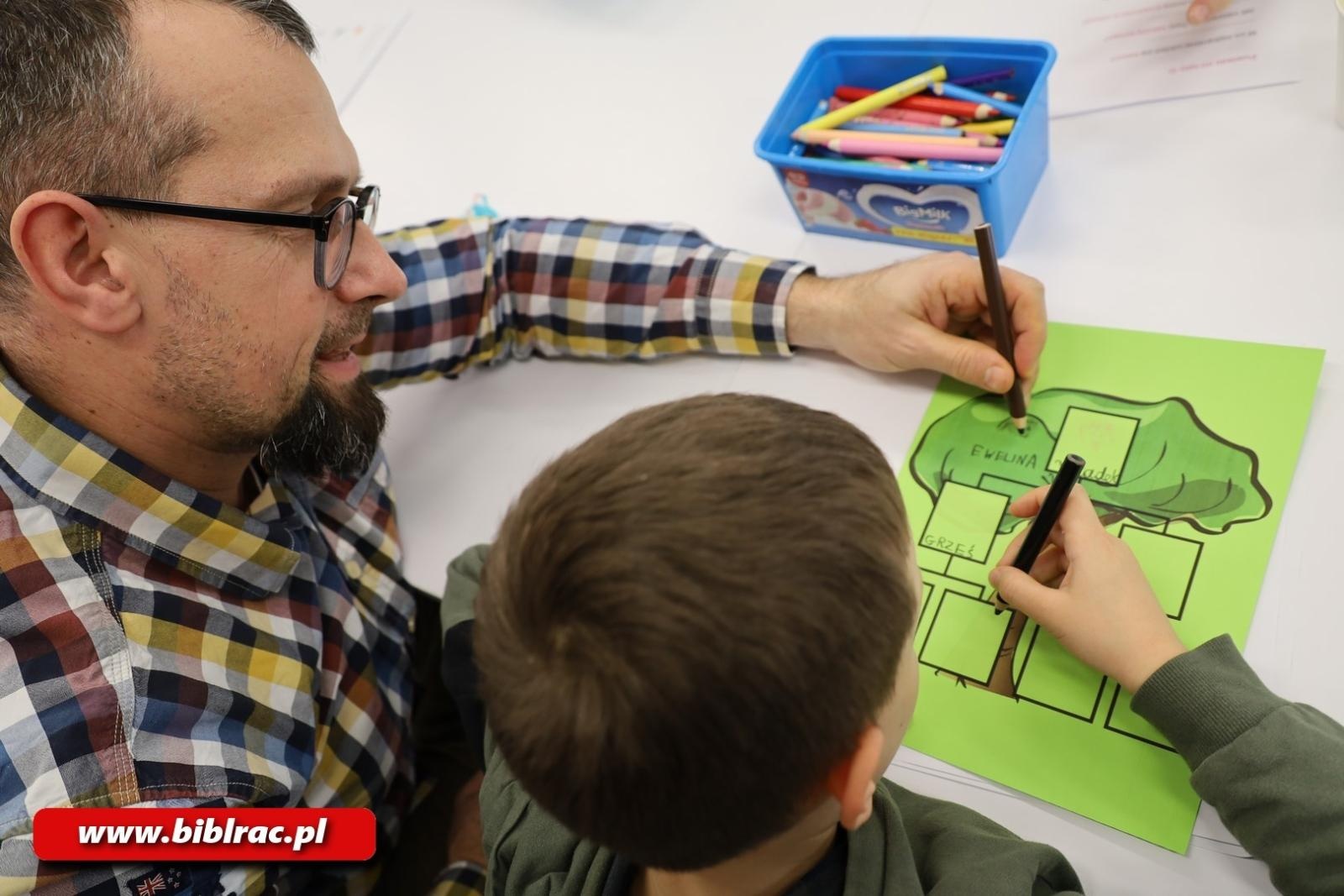 Zdjęcie w galerii na portalu naszraciborz.pl: Nie taka genealogia straszna, czyli sobotnie warsztaty w Klubie Ojca wiadomości z regionu