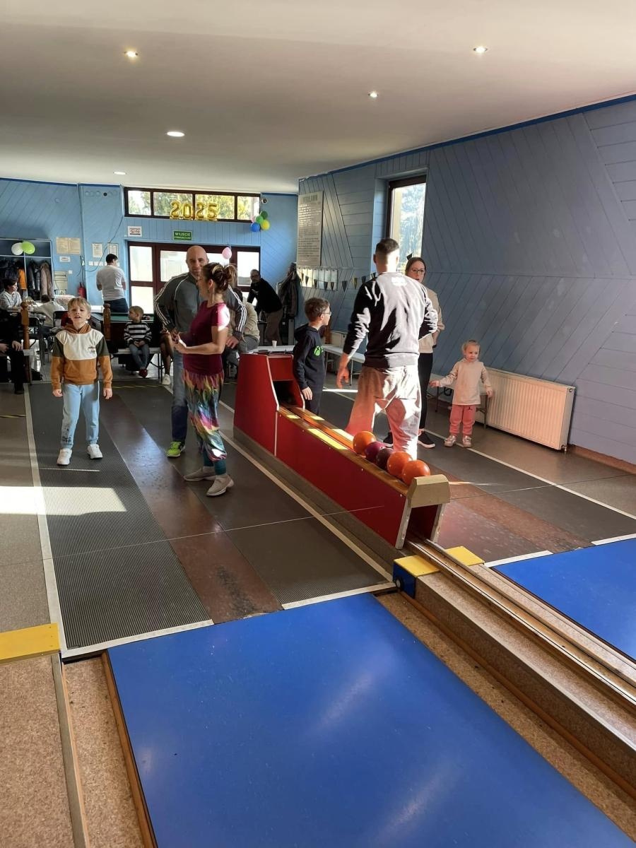 Zdjęcie w galerii na portalu naszraciborz.pl: Rodzinne emocje na I Kręglarskim Turnieju Rodzinnym w Raciborzu wiadomości z regionu