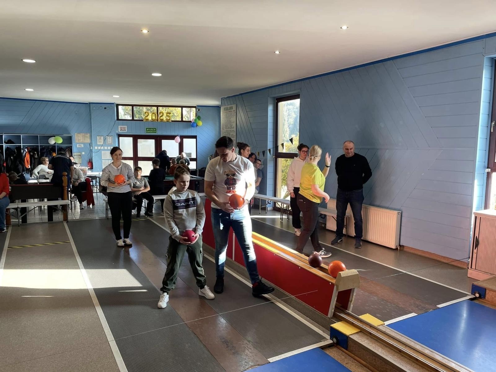 Zdjęcie w galerii na portalu naszraciborz.pl: Rodzinne emocje na I Kręglarskim Turnieju Rodzinnym w Raciborzu wiadomości z regionu