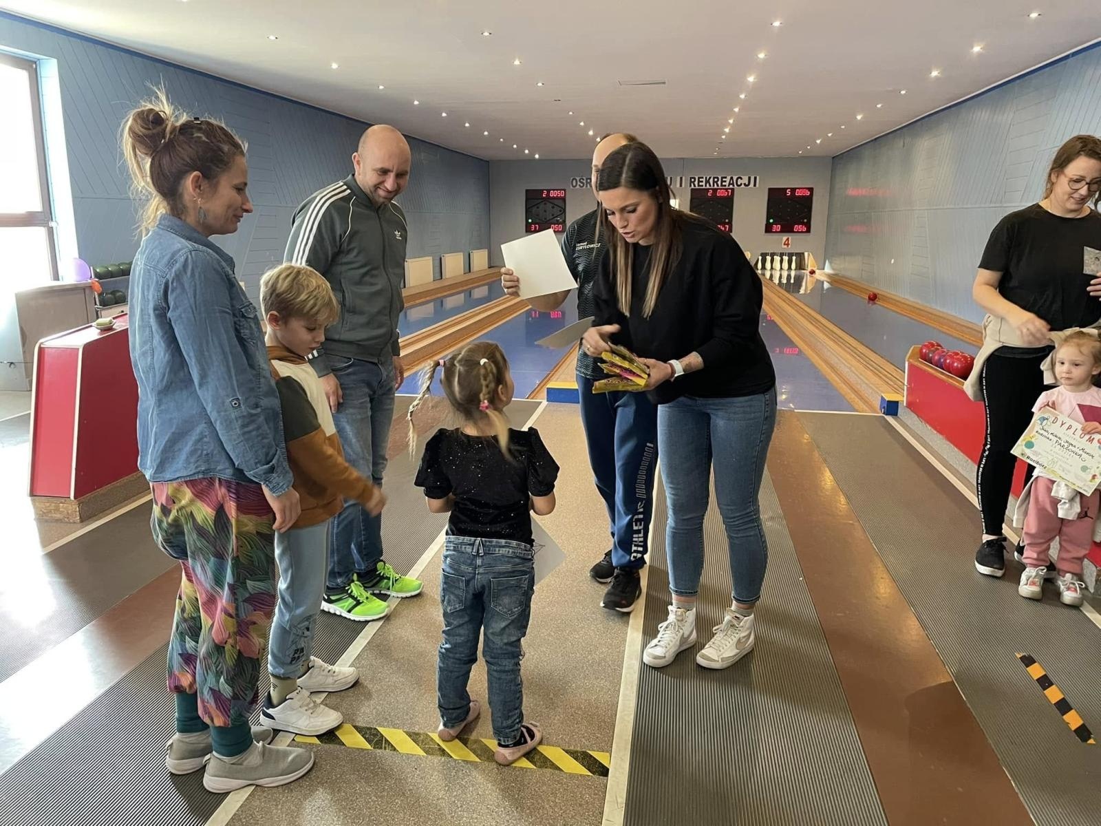 Zdjęcie w galerii na portalu naszraciborz.pl: Rodzinne emocje na I Kręglarskim Turnieju Rodzinnym w Raciborzu wiadomości z regionu