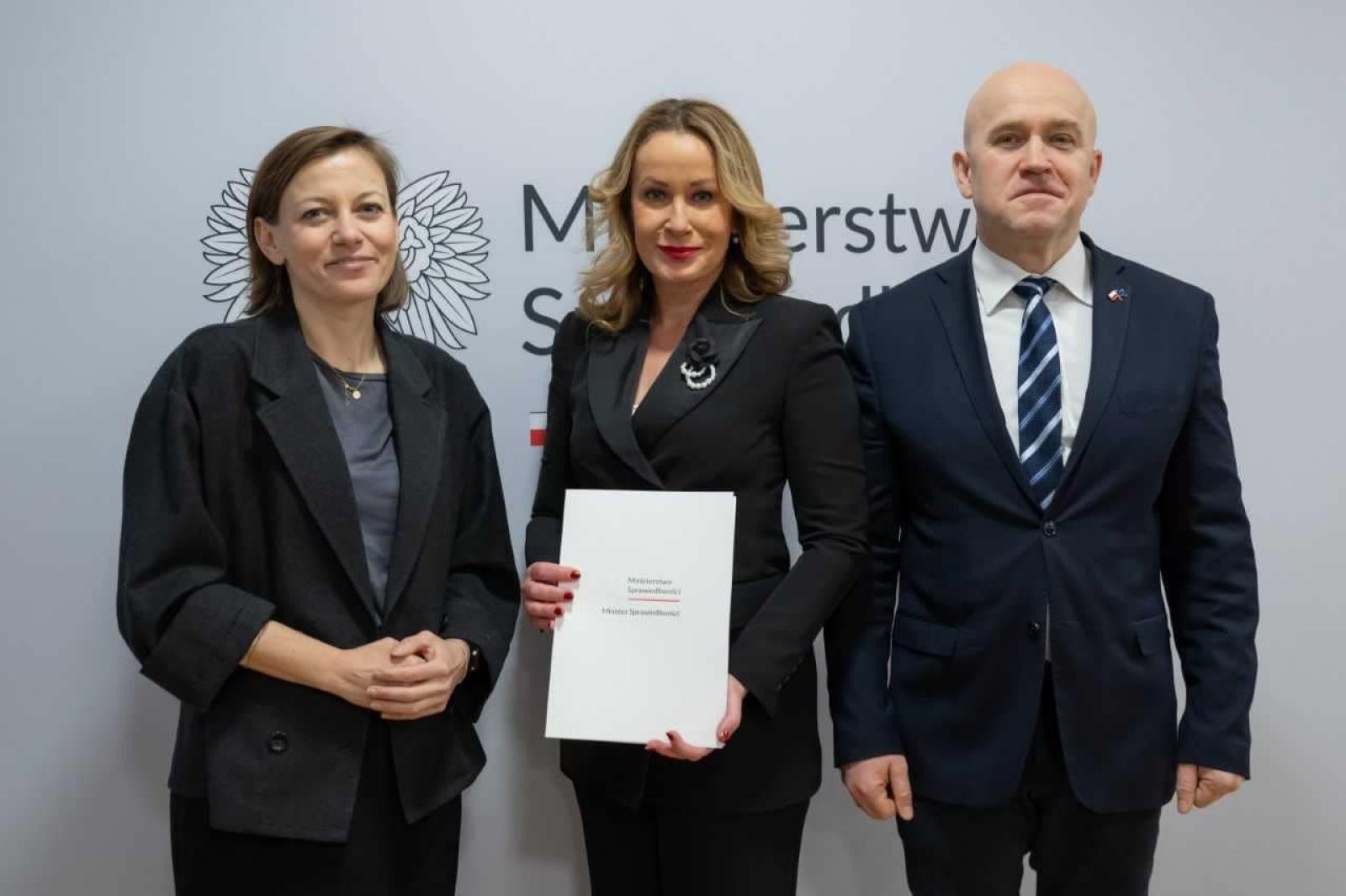 Zdjęcie w galerii na portalu naszraciborz.pl: Ministerstwo Sprawiedliwości wspiera edukację prawną w sądach. Raciborski sąd wyróżniony wiadomości z regionu