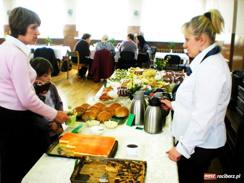 Zdjęcie w galerii na portalu naszraciborz.pl: Spotkanie przy wielkanocnym stole wiadomości z regionu