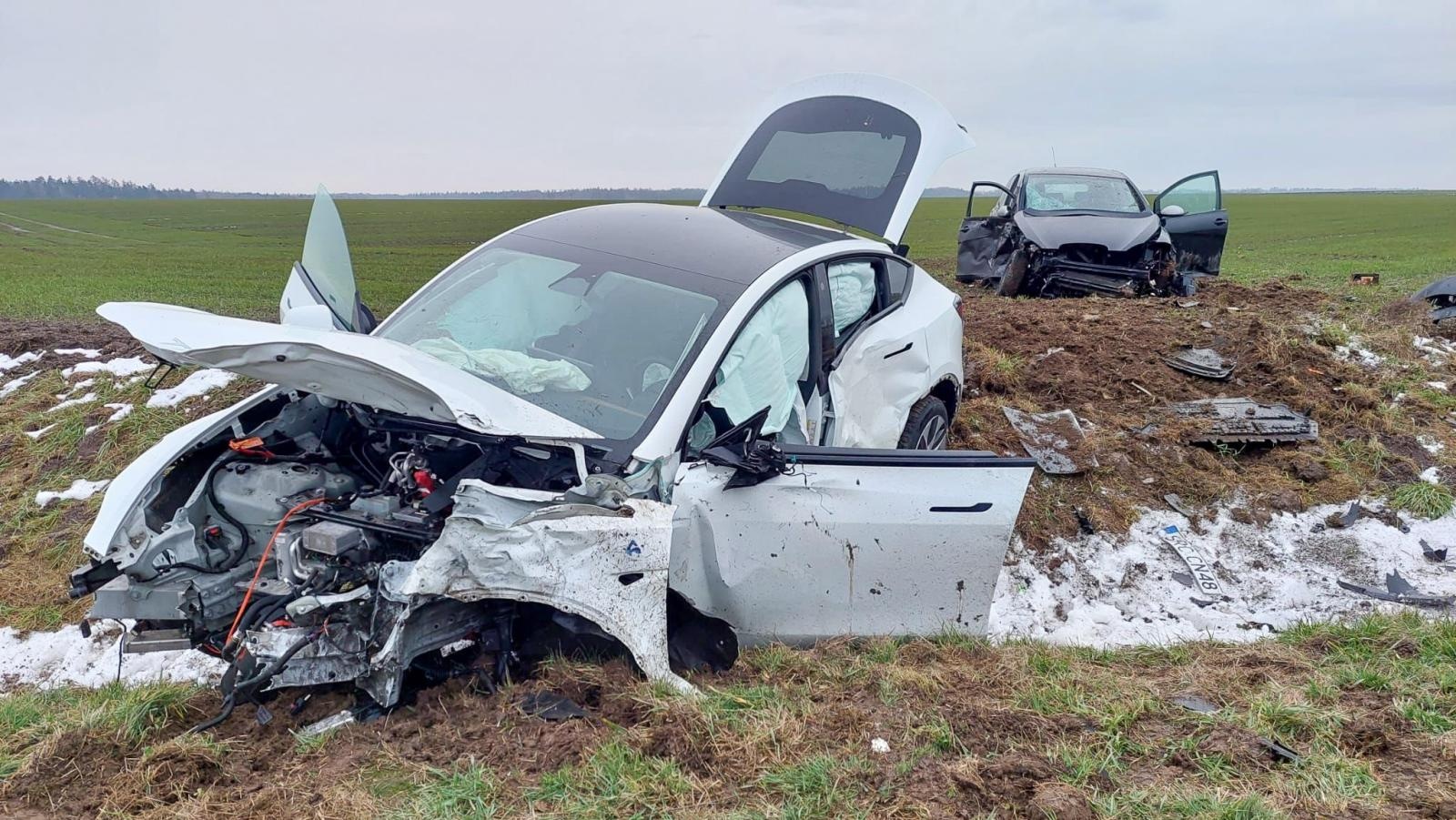 Zdjęcie w galerii na portalu naszraciborz.pl: Wypadek drogowy w Owsiszczach – dwie osoby trafiły do szpitala wiadomości z regionu