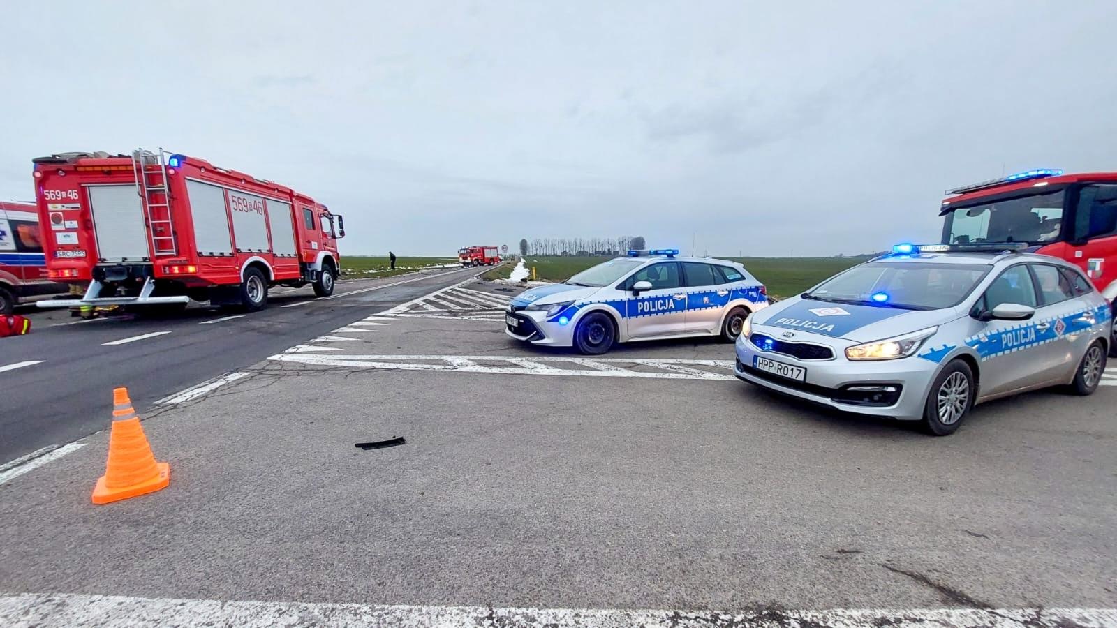 Zdjęcie w galerii na portalu naszraciborz.pl: Wypadek drogowy w Owsiszczach – dwie osoby trafiły do szpitala wiadomości z regionu