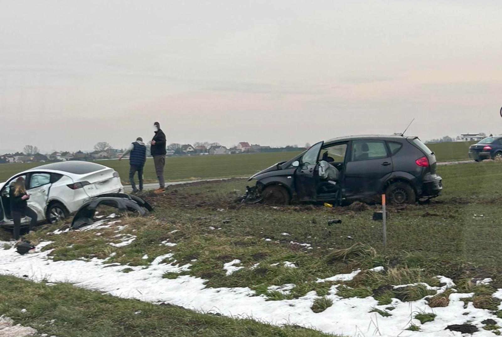 Zdjęcie w galerii na portalu naszraciborz.pl: Wypadek drogowy w Owsiszczach – dwie osoby trafiły do szpitala wiadomości z regionu