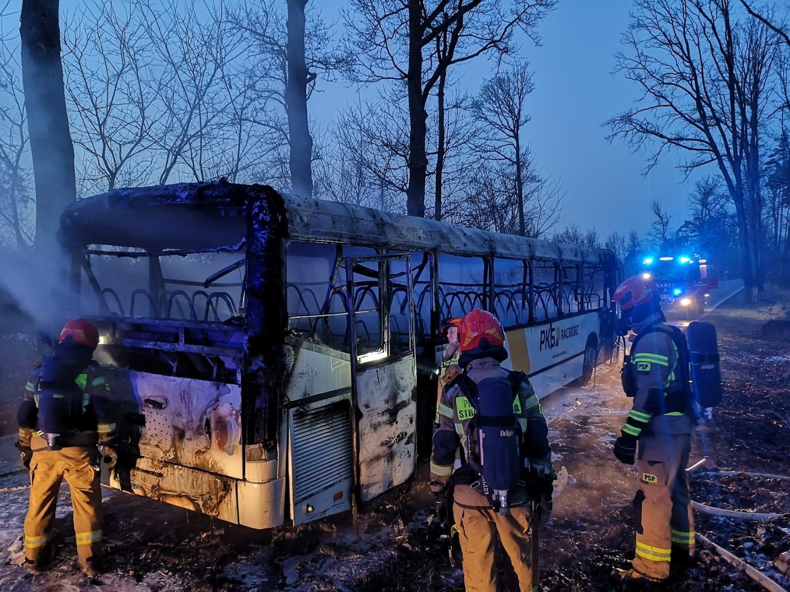 Zdjęcie w galerii na portalu naszraciborz.pl: Spłonął autobus raciborskiego PKS-u [FOTO i WIDEO] wiadomości z regionu