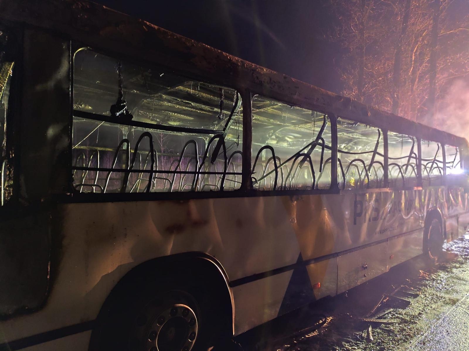 Zdjęcie w galerii na portalu naszraciborz.pl: Spłonął autobus raciborskiego PKS-u [FOTO i WIDEO] wiadomości z regionu