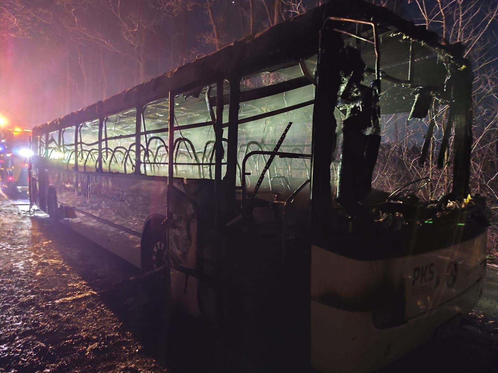 Zdjęcie w galerii na portalu naszraciborz.pl: Spłonął autobus raciborskiego PKS-u [FOTO i WIDEO] wiadomości z regionu