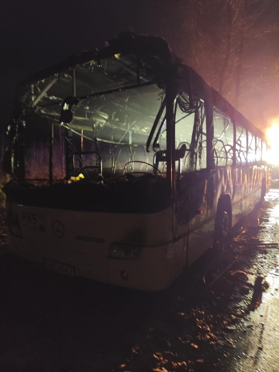 Zdjęcie w galerii na portalu naszraciborz.pl: Spłonął autobus raciborskiego PKS-u [FOTO i WIDEO] wiadomości z regionu