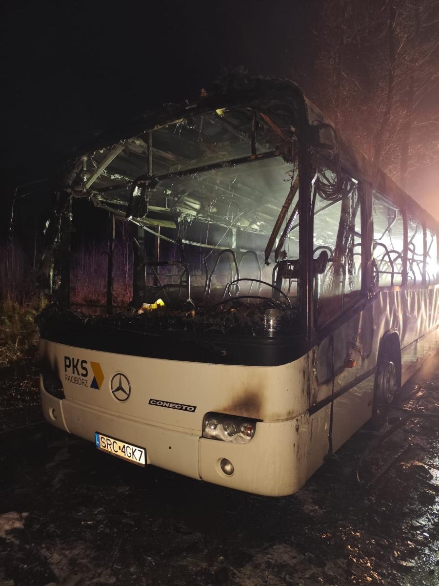 Zdjęcie w galerii na portalu naszraciborz.pl: Spłonął autobus raciborskiego PKS-u [FOTO i WIDEO] wiadomości z regionu