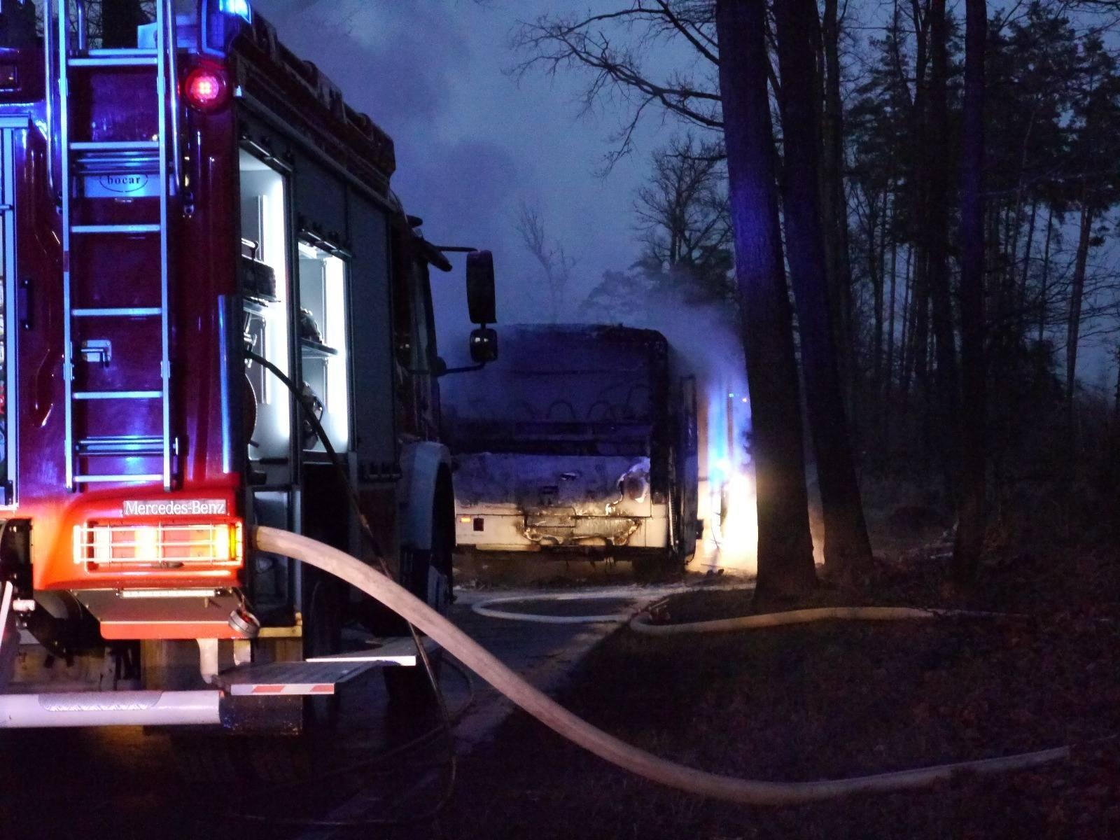 Zdjęcie w galerii na portalu naszraciborz.pl: Spłonął autobus raciborskiego PKS-u [FOTO i WIDEO] wiadomości z regionu