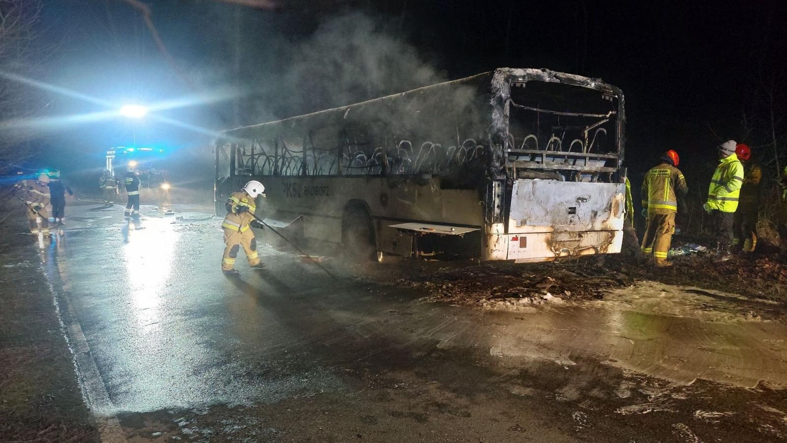 Zdjęcie w galerii na portalu naszraciborz.pl: Spłonął autobus raciborskiego PKS-u [FOTO i WIDEO] wiadomości z regionu