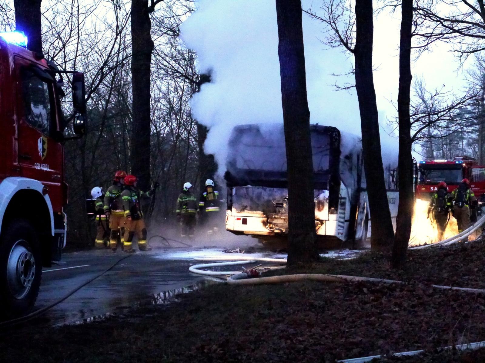 Zdjęcie w galerii na portalu naszraciborz.pl: Spłonął autobus raciborskiego PKS-u [FOTO i WIDEO] wiadomości z regionu