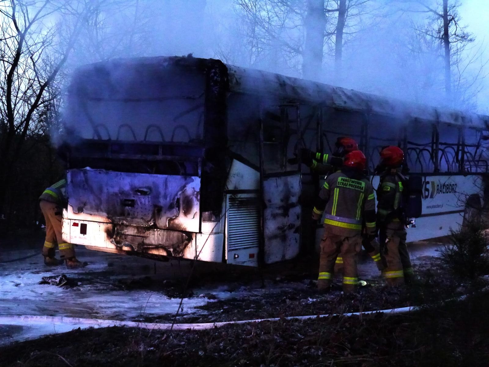 Zdjęcie w galerii na portalu naszraciborz.pl: Spłonął autobus raciborskiego PKS-u [FOTO i WIDEO] wiadomości z regionu