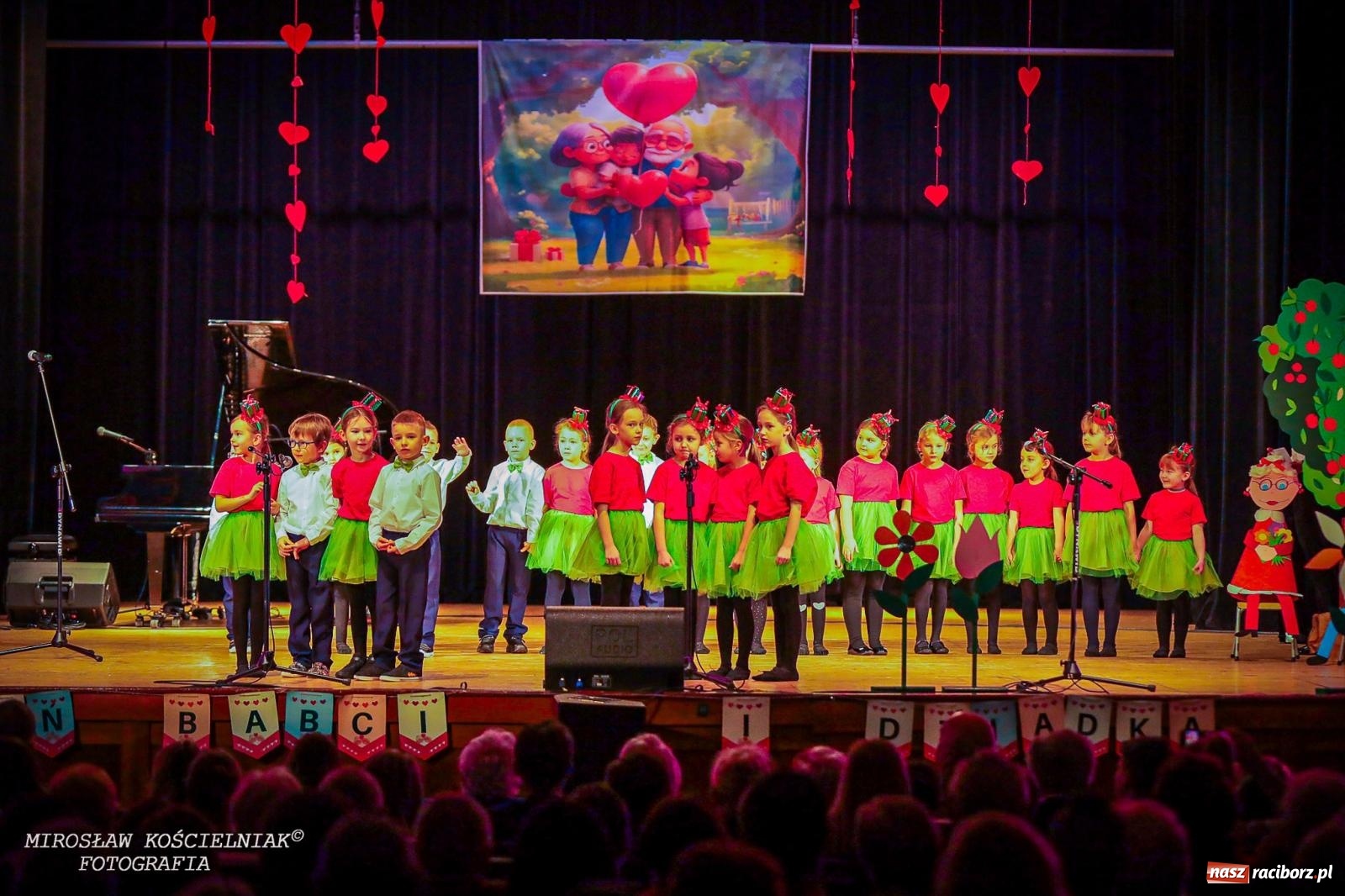 Zdjęcie w galerii na portalu naszraciborz.pl: Niezapomniane święto Przedszkola nr 23 w Raciborzu wiadomości z regionu