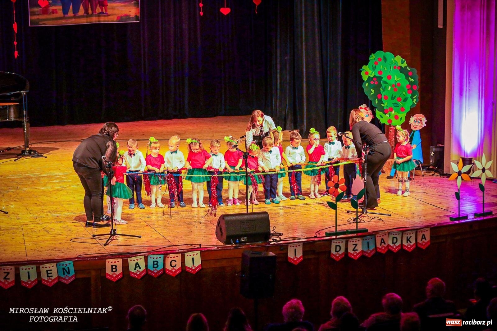 Zdjęcie w galerii na portalu naszraciborz.pl: Niezapomniane święto Przedszkola nr 23 w Raciborzu wiadomości z regionu