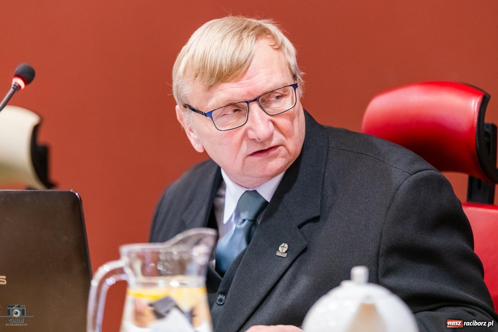 Zdjęcie w galerii na portalu naszraciborz.pl: Przychodnia w Markowicach i stare koszary – migawki z komisji gospodarki wiadomości z regionu